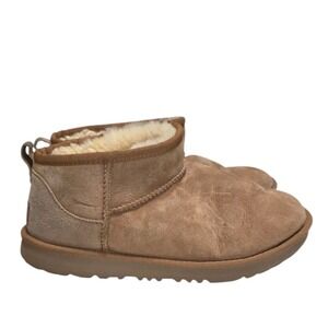 UGG Classic Ultra Mini low top Ankle Boots Suede Leather Sheepskin Lined Size 7